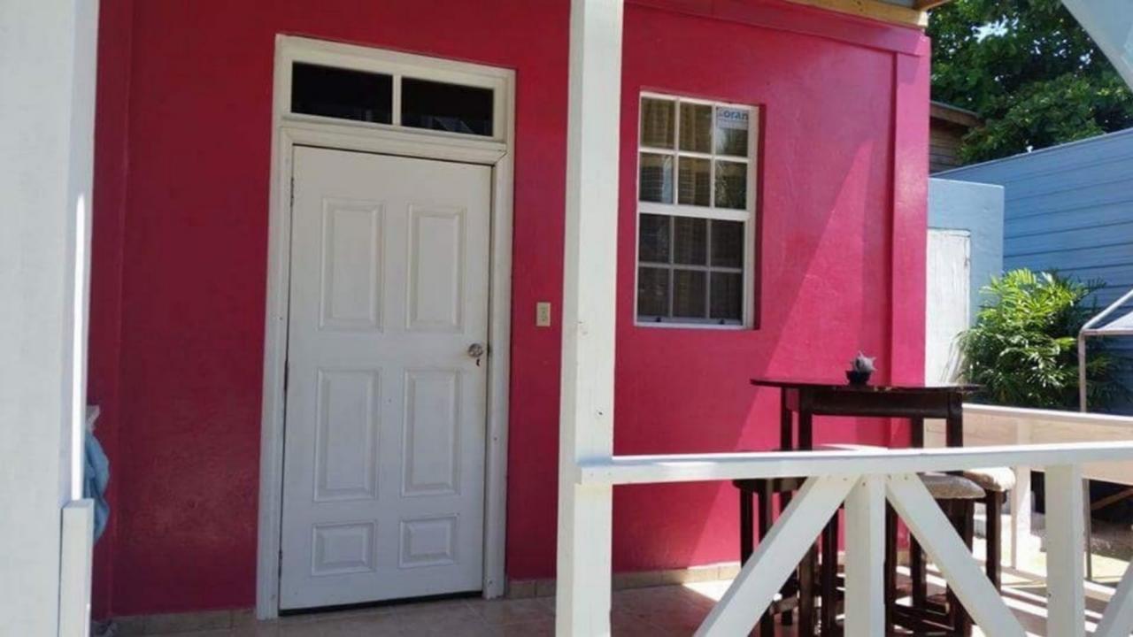 Go Slow Guesthouse Caye Caulker Esterno foto