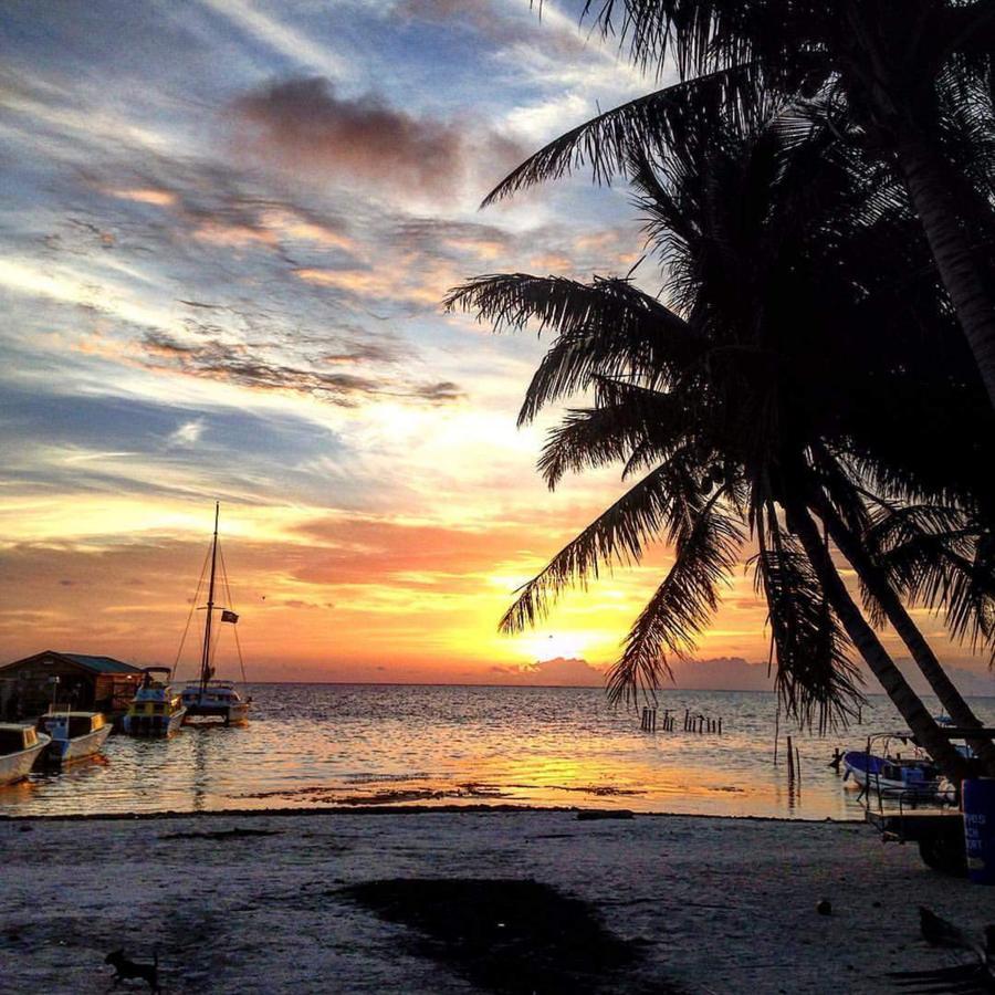 Go Slow Guesthouse Caye Caulker Esterno foto